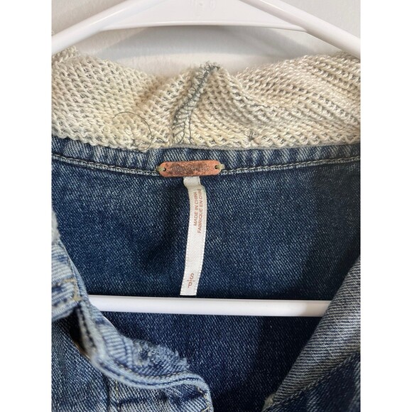 Free People Women’s Blue Denim Distressed Hooded Jacket Sz Small Removable Hood - Picture 4 of 8